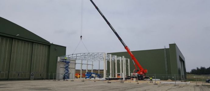 mobiler Kran LTM 1070, hallenbau, cuxhaven, montage