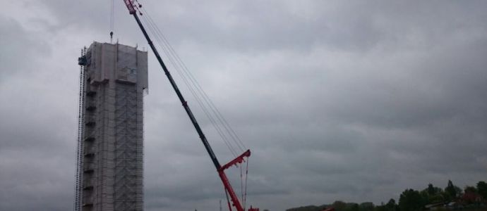 Wasserturm erhält neuen Deckel mit Mobilkran LTM 1350